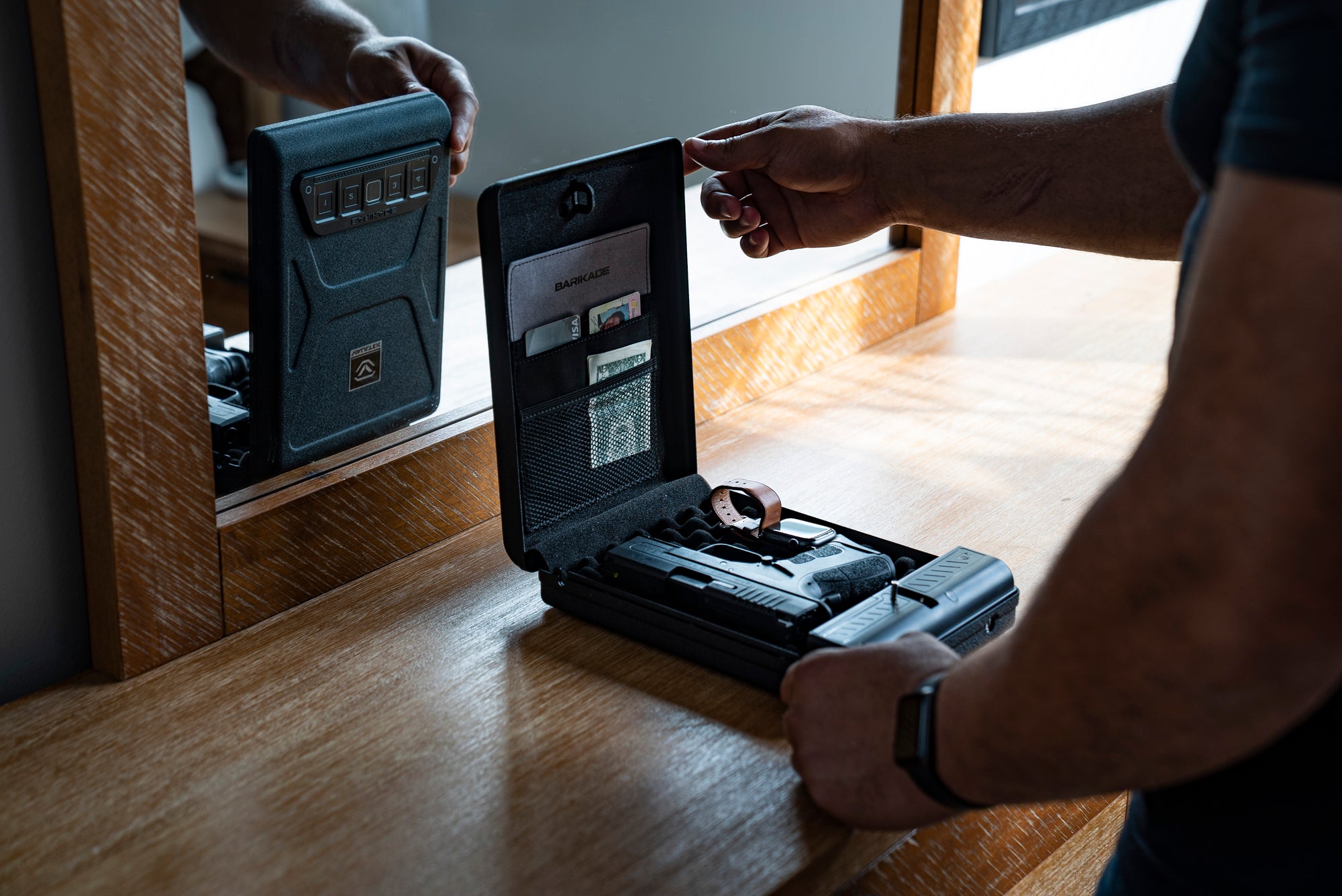 BARIKADE Series 1 Biometric Black